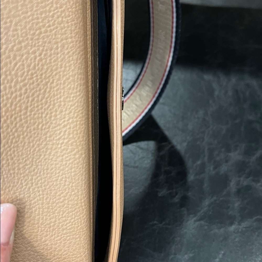 Tommy Hilfiger Kiara II Flap Camera Crossbody – Tan | New Without Tags - Picture 9 of 12